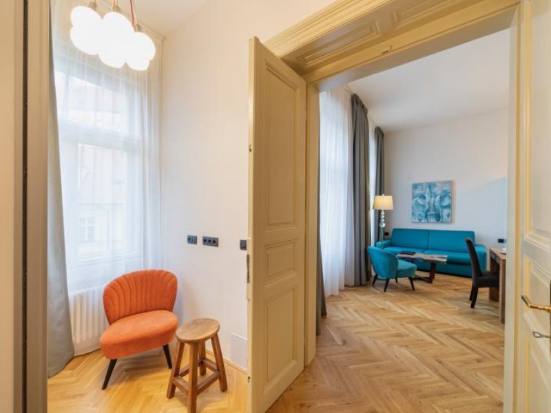 _worker04_medium_368_2-20j2b-20bedroom-20-20living-20room_964